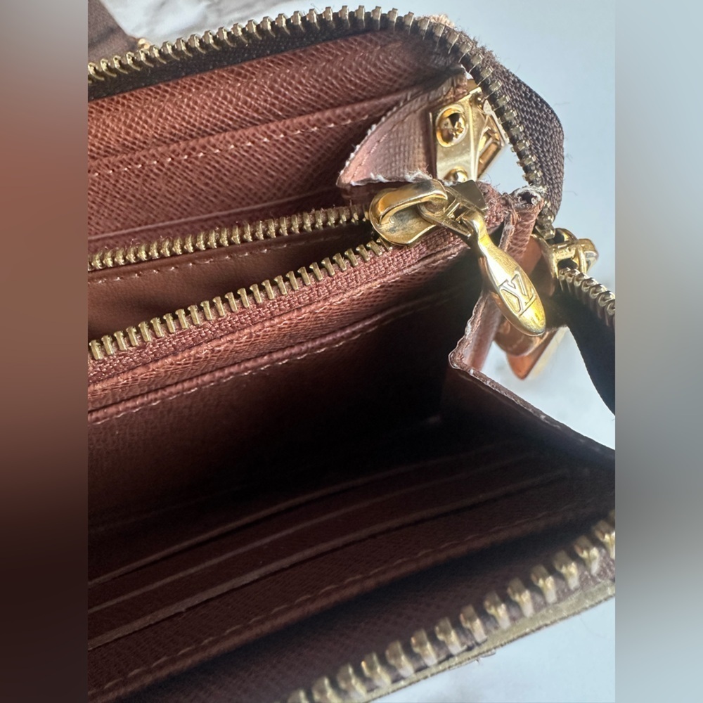 Authentic Louis Vuitton Astrid Wallet crossbody w/COA - Picture 12 of 13